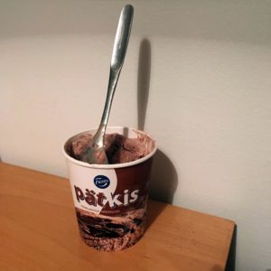 Kliseistä lohtujäätelöä paskaan fiilikseen