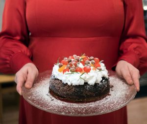 Kirsikat kännissä – herkullinen kakku uudenvuoden juhliin!