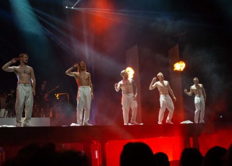 Jos fanitit ysärillä yhtäkään poikabändiä, niin sun on nähtävä tämä musikaali – ToiBoys on ihan timanttia!